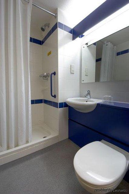 Travelodge Liverpool Central Экстерьер фото