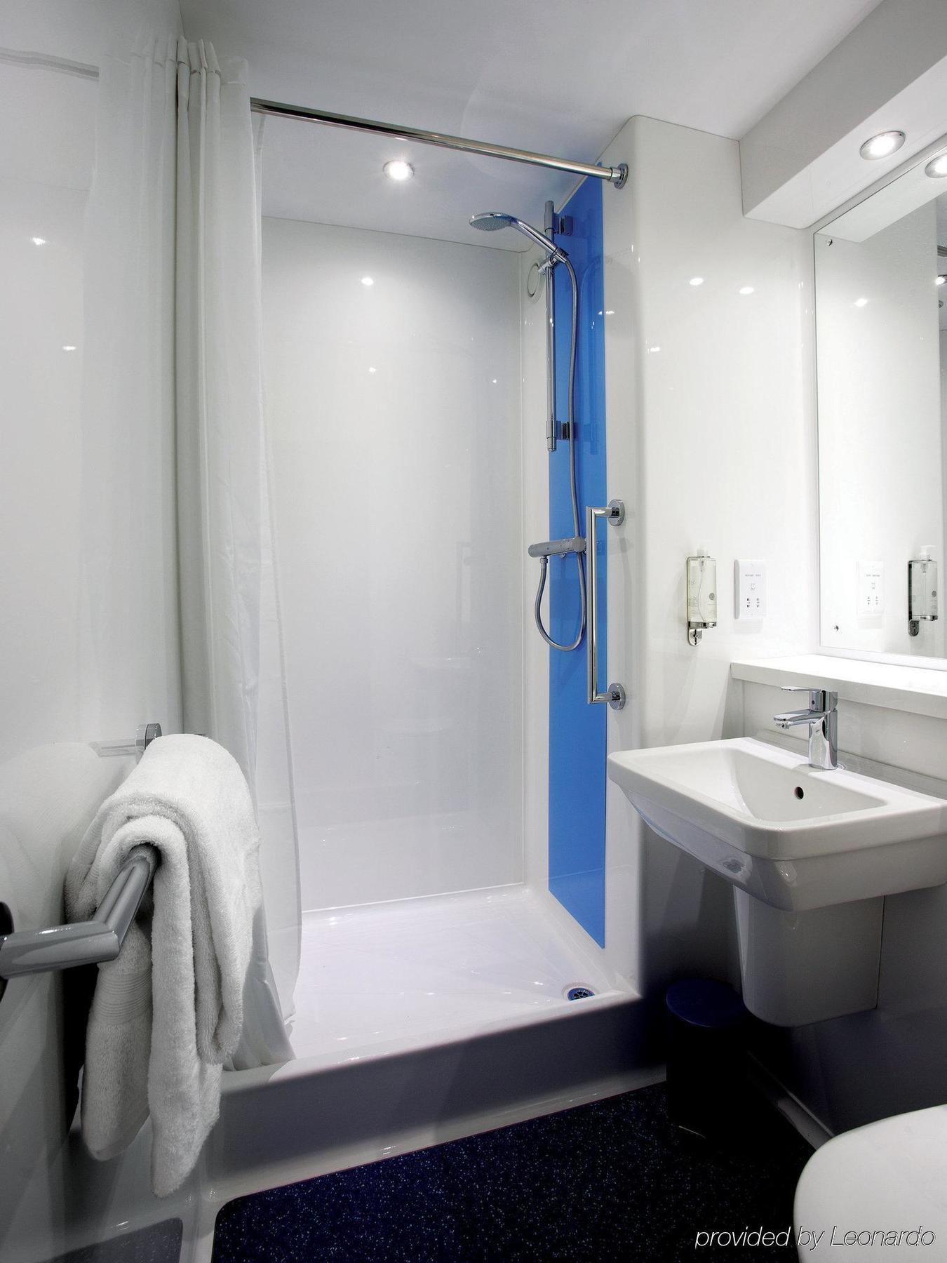 Travelodge Liverpool Central Экстерьер фото