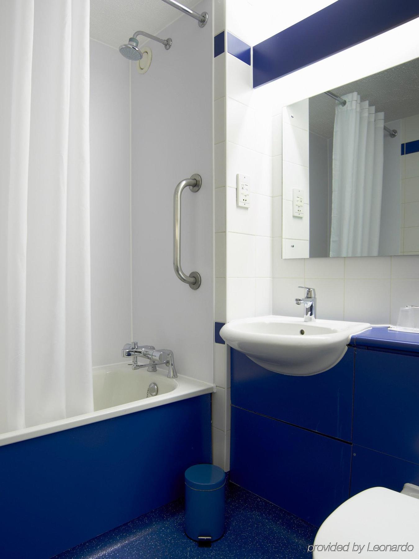 Travelodge Liverpool Central Экстерьер фото