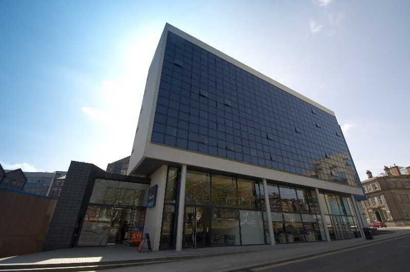 Travelodge Liverpool Central Экстерьер фото