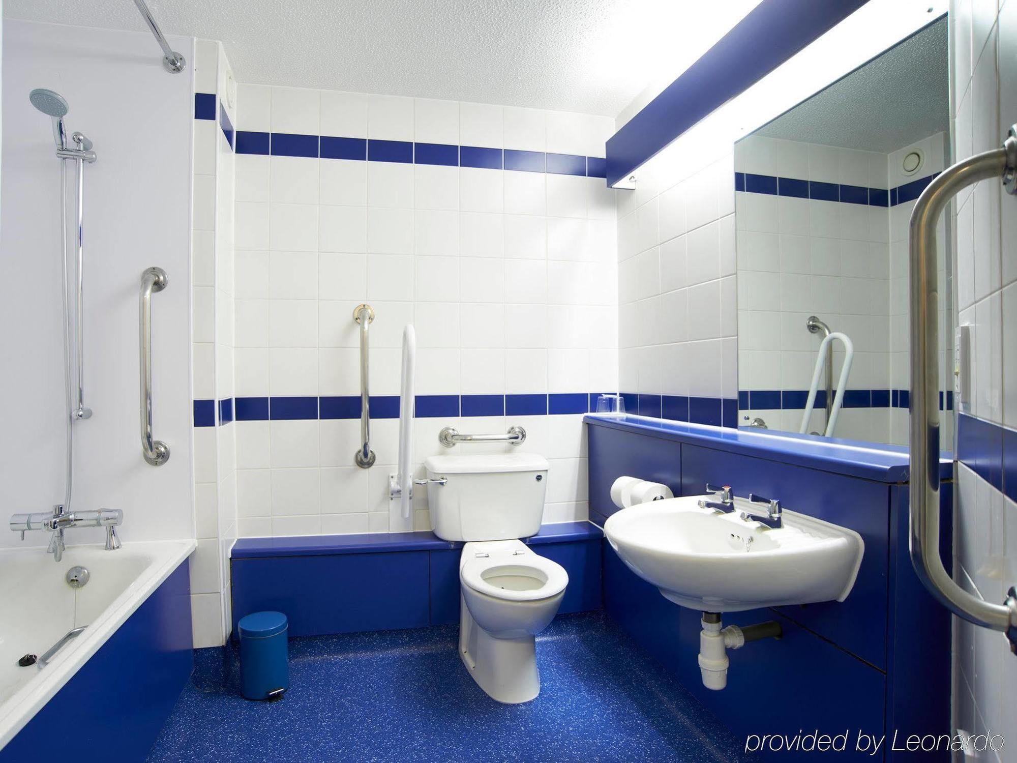 Travelodge Liverpool Central Экстерьер фото