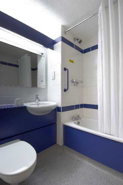 Travelodge Liverpool Central Экстерьер фото