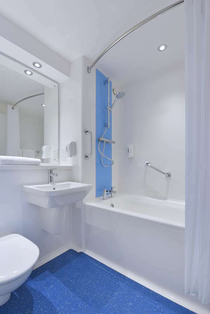 Travelodge Liverpool Central Номер фото